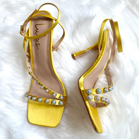 NIB Lulu’s Size 8 Daffodil Yellow Satin Pearl Studded Strappy Heeled Sandals - Picture 1 of 14